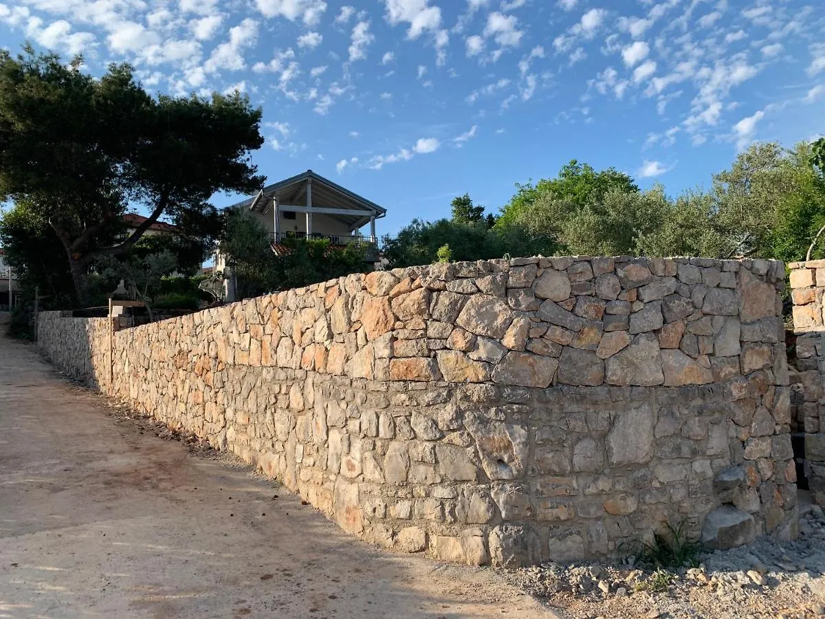 Lili Apartments, Sv Dunata 18 Kornić Kroatien